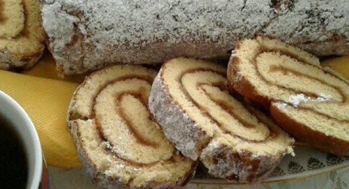 Рулет с яблочным повидлом