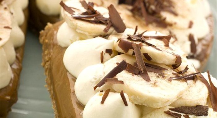 Бананово-шоколадный торт со взбитыми сливками