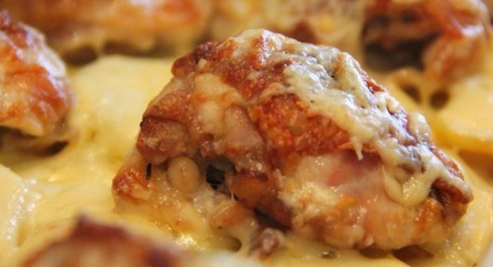 Сногсшибательная курица, запеченная с картошкой и сыром