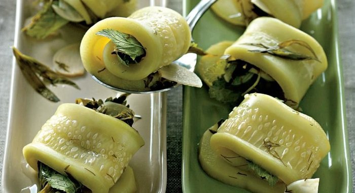 Рулетики из спелых огурцов