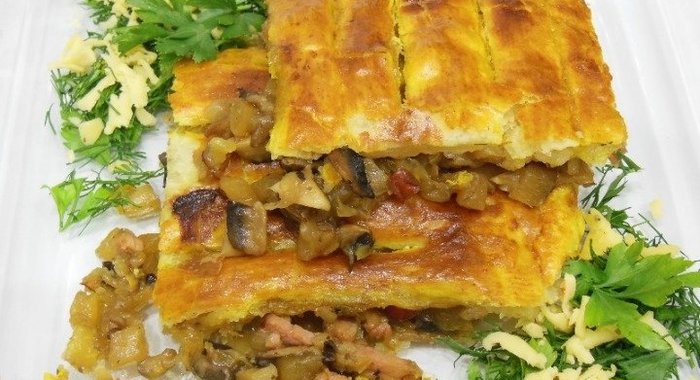 Слоеный пирог с балыком и ананасами