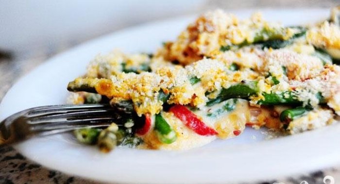 Запеканка с фасолью и беконом