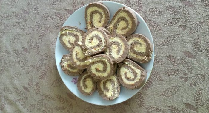 Рулет из куриной печени с сырно-яичной начинкой