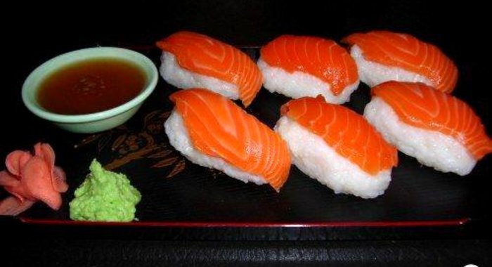 Нигири с лососем