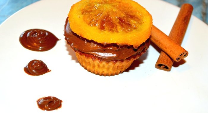 Простой апельсиновый кекс с шоколадом