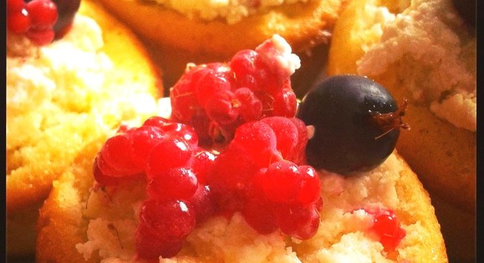 Творожные кексы с ягодами