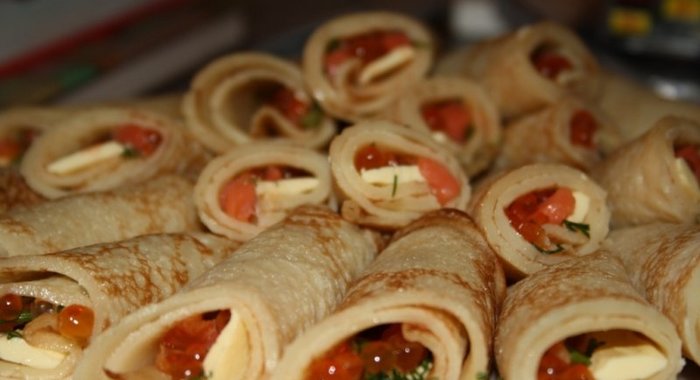 Блины с соленой семгой и красной икрой
