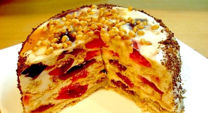 Торт с кусочками желе