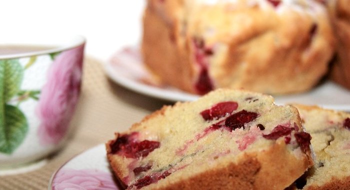Кекс с клюквой