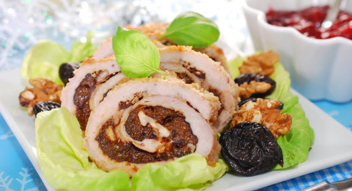 Мясной рулет с черносливом