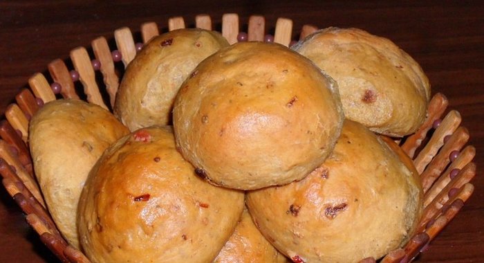 Закусочные булочки с жареным луком