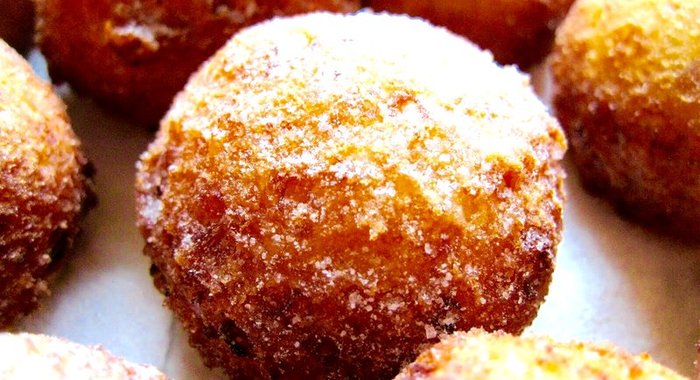 Творожные пончики с корицей