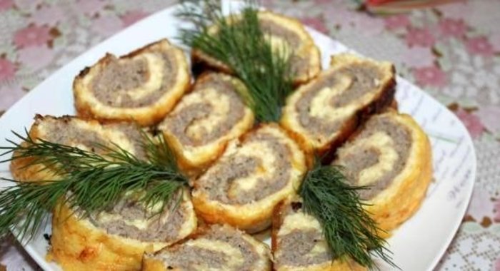 Сырно-мясной рулет с фаршем