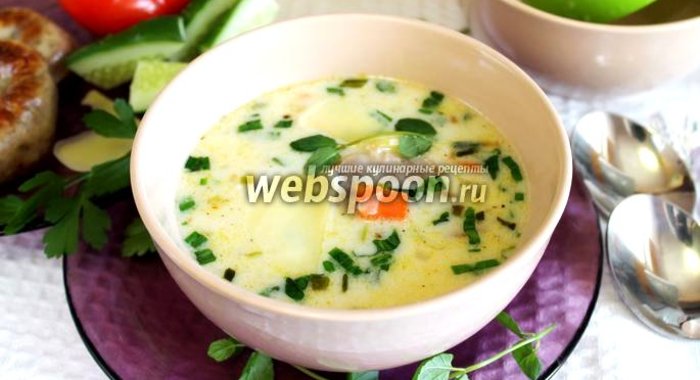 Сырный суп с домашними колбасками и черемшой