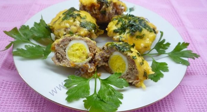 Мясные кексы с перепелиными яйцами