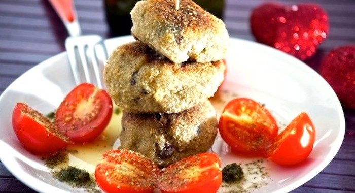 Котлетки из баклажанов с сырной начинкой