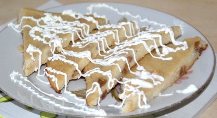 Творожная запеканка с бананом и изюмом