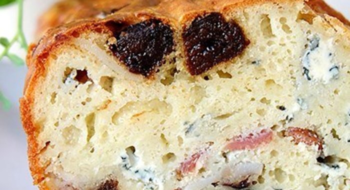 Кекс с голубым сыром и черносливом