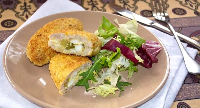 Котлеты из индюшатины с начинкой из огурца и яиц