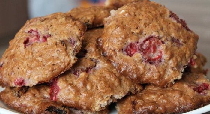 Овсяные печенья с клубникой