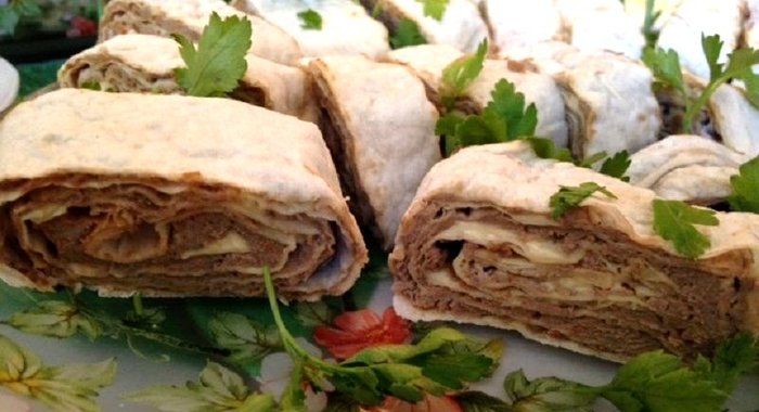 Рулет из лаваша с паштетом