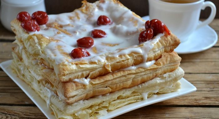 Торт из слоеного бездрожжевого теста