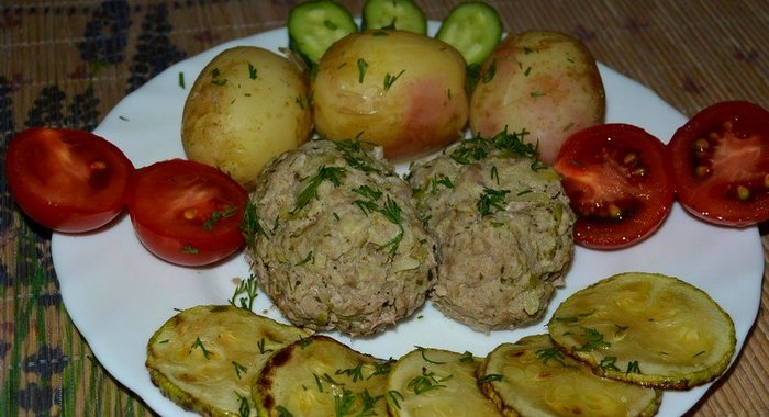 Паровые котлеты с кабачком