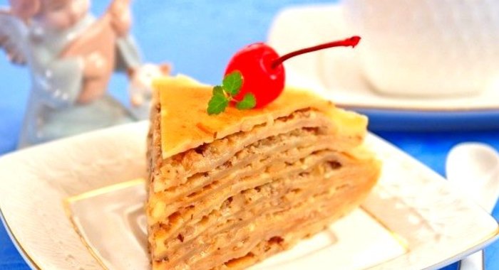 Быстрый блинный торт с орехами