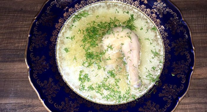 Куриный бульон с лапшой