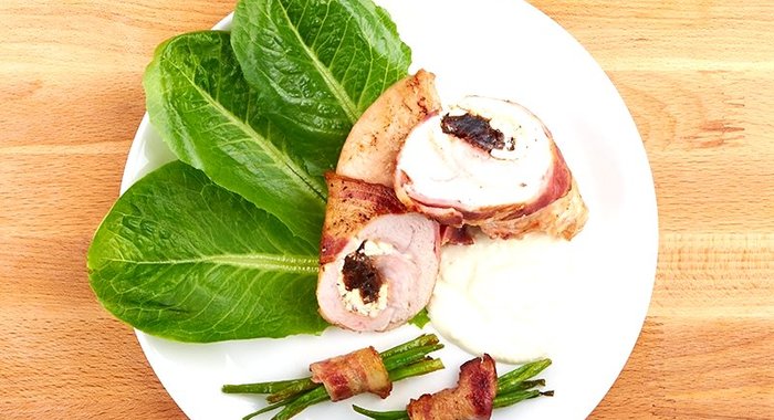 Рулет из индейки с беконом