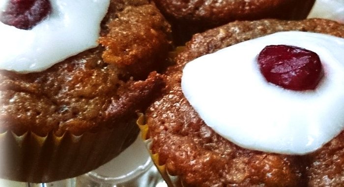 Лимонные маффины с черникой и сушенной клюквой