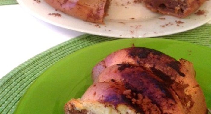 Двухцветный творожный кекс с какао и кокосом