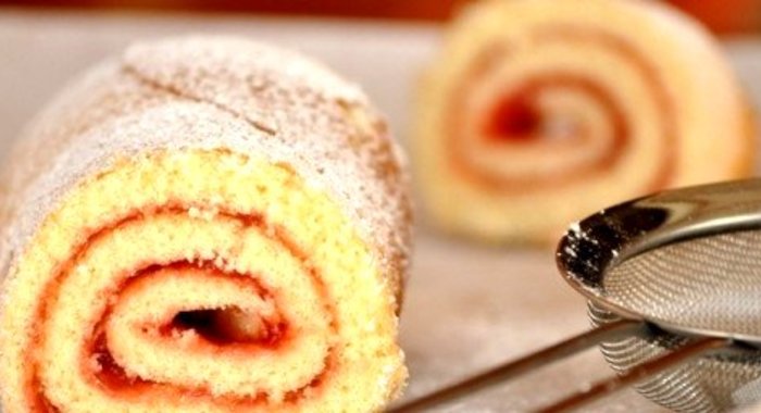 Сладкий рулет на скорую руку