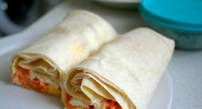 Рулет из лаваша с морковью и сыром