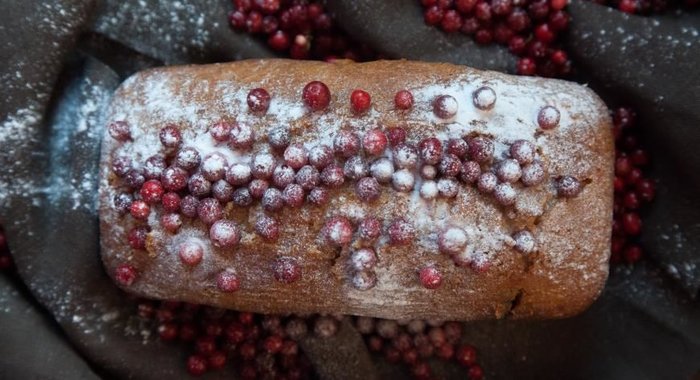 Кекс с клюквой и орехами