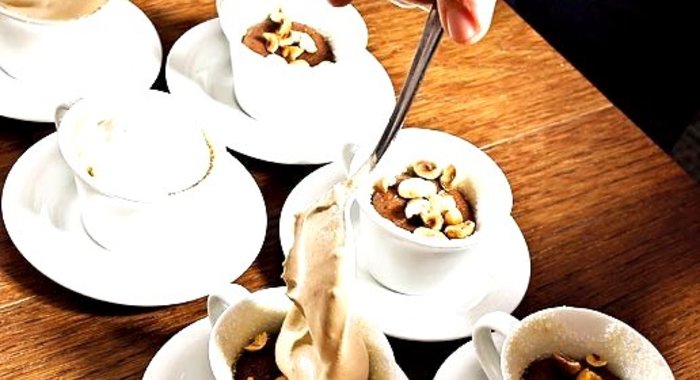 Холодно-горячий шоколадный кекс-пудинг