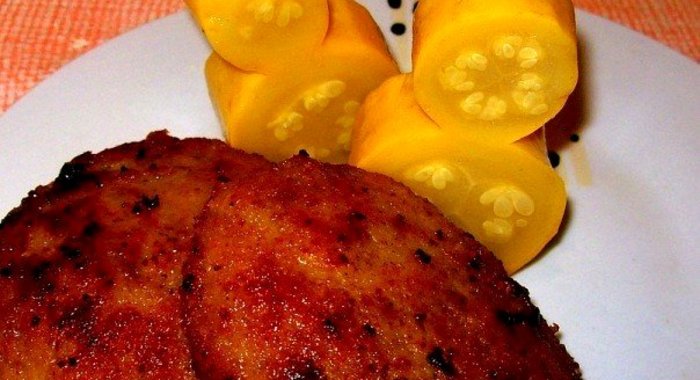 Золотистые котлеты из трех видов мяса