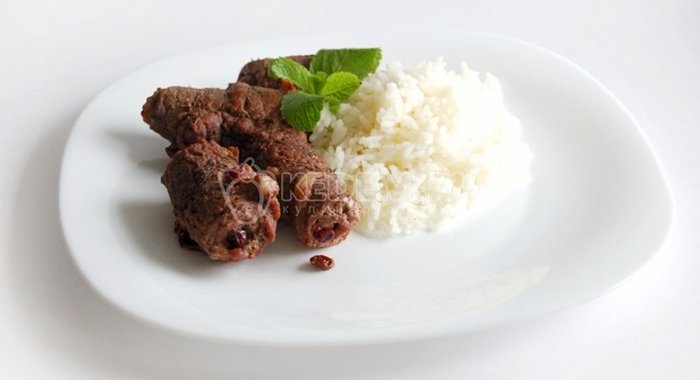 Мясные рулеты с клюквой