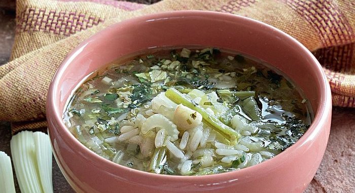 Зеленый суп с бобами