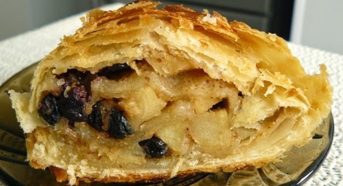 Яблочный штрудель из готового слоеного теста