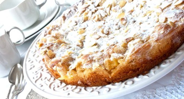 Персиковый пирог с миндалем