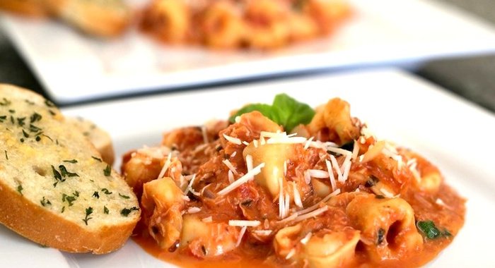 Тортеллини с крабовым соусом