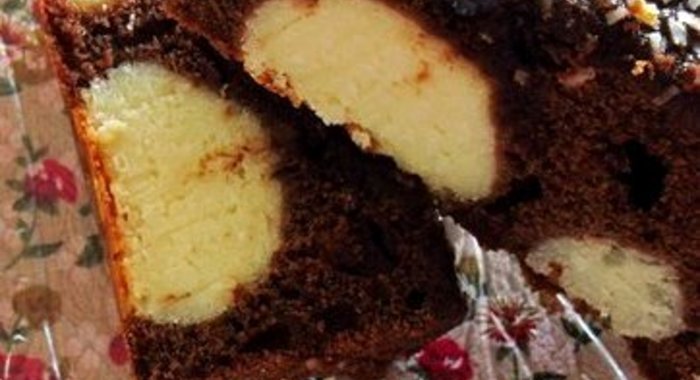 Шоколадный пирог с творожно-кокосовыми шариками