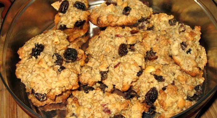 Овсяное печенье с изюмом и коньяком