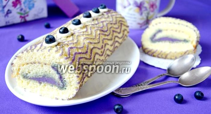 Рулет с голубикой и белым шоколадом