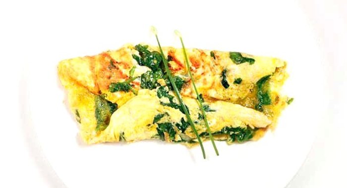 Омлет с зеленым луком и зеленым сыром