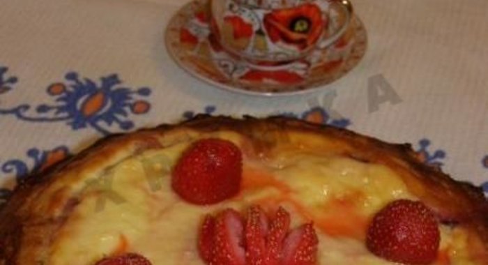 Пирог с вишней и творогом
