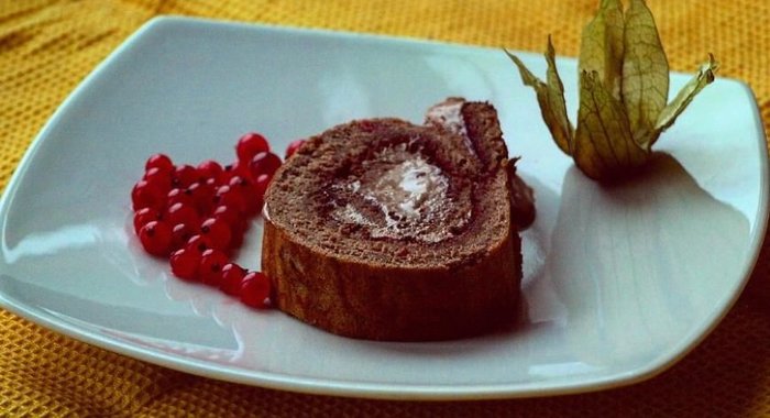 Рулет Вдохновение под соусом из интуиции