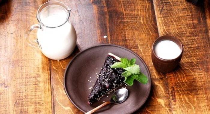 Летний пирог с черешней, сливами и смородиной по‑французски