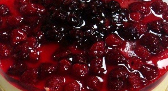 Чизкейк с ягодным топпингом